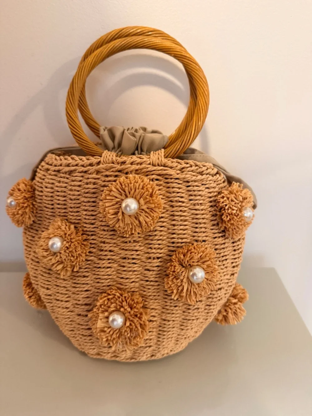 Adorable summer hand bag with pearl accents. Cinch top with tie. - Picture 7 of 7